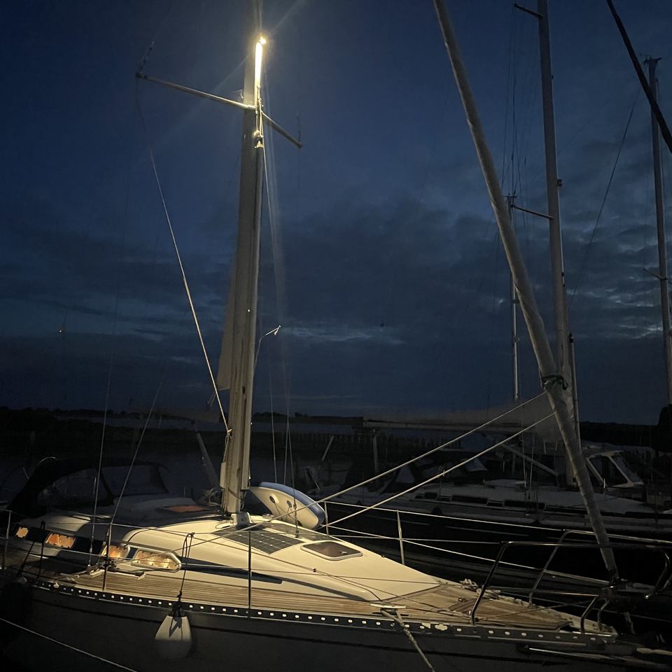 Masthead and deck LED light 3nm