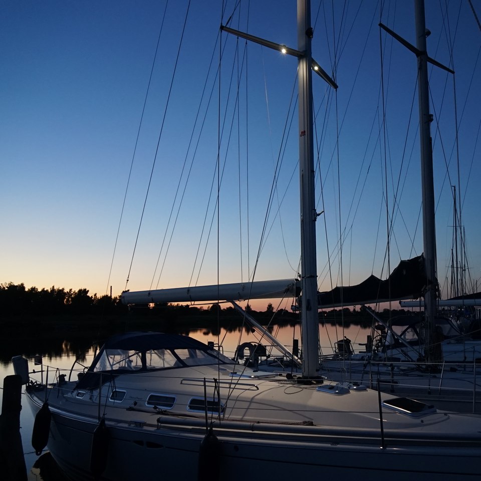 Spreader LED light 16x25°